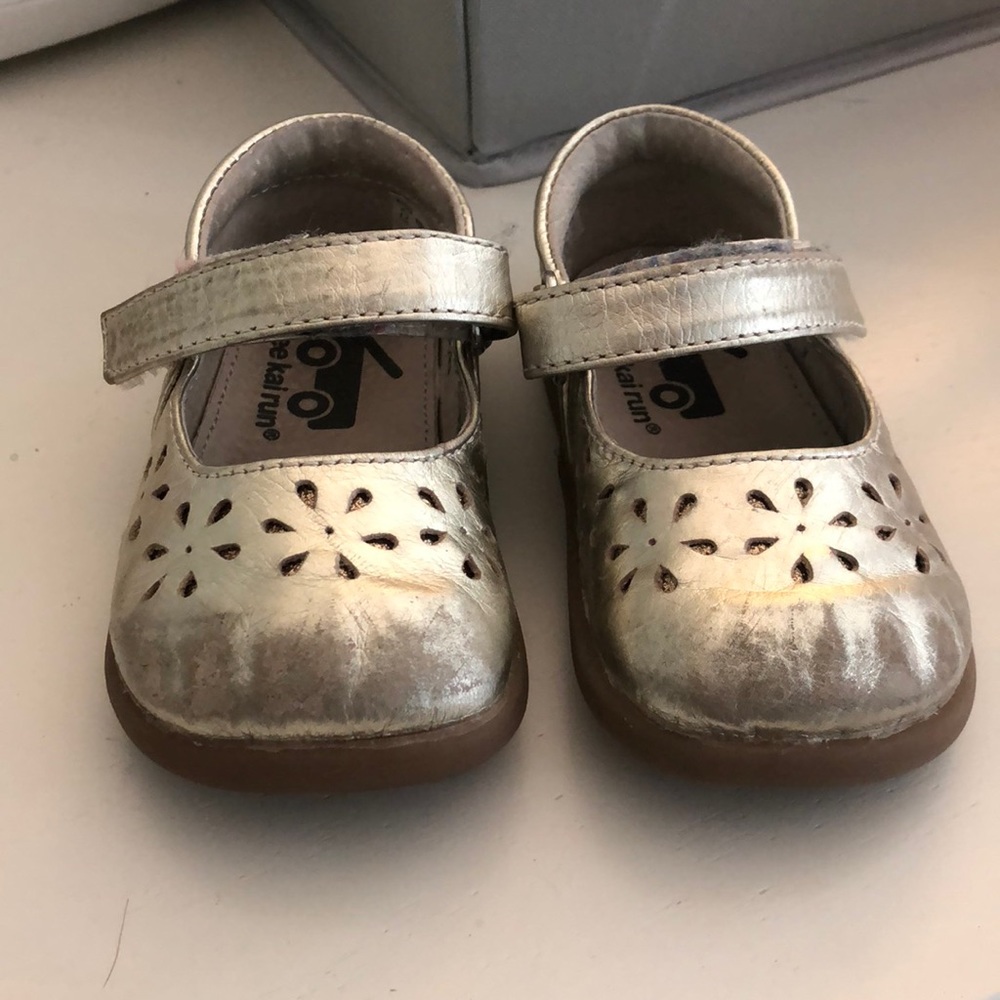 See Kai Run size 5 Mary Jane style shoes